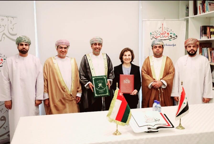 سلطنة عمان تسلم أجهزة تقنية وفنية لـ “وثيقة وطن” السورية