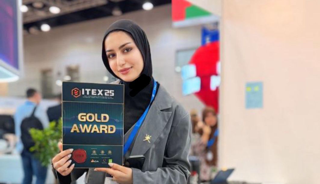 بابتكار طبي متطور: طالبة عُمانية تتوّج بالمركز الأول في معرض دولي