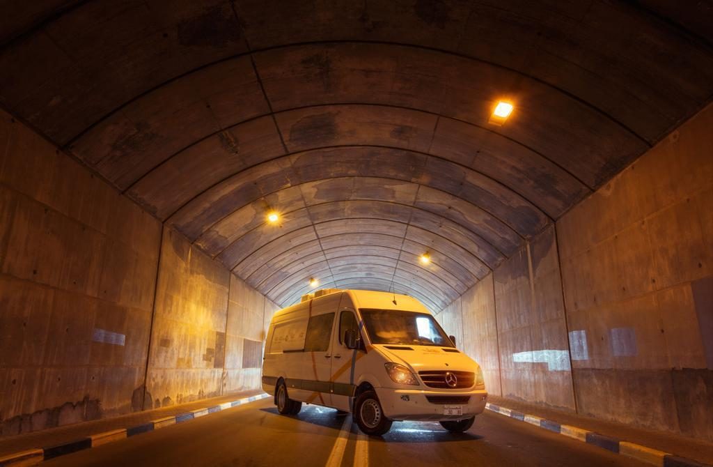 في إنجاز جديد: 10 مهندسين عمانيين ينجحون في تحويل عربة نقل لأستيديو إذاعي