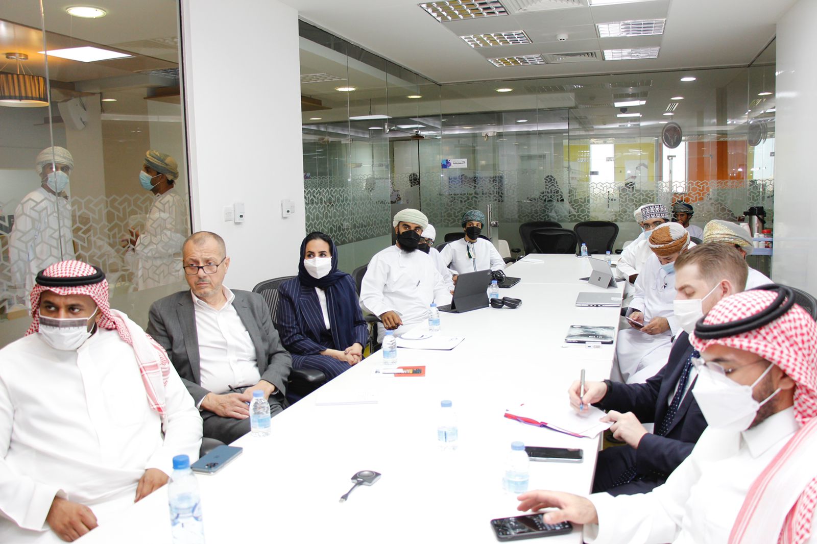 ديمة اليحيى تطلع على جهود السلطنة في الاقتصاد الرقمي