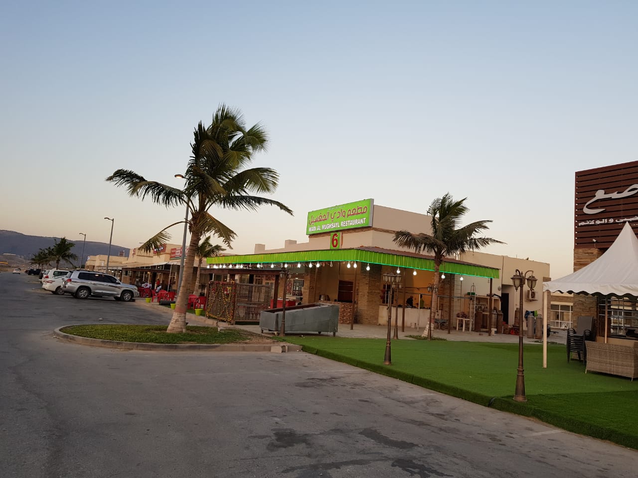 إخطار بإخلاء أكشاك المضابي في إتين والدهاريز.. و”بلدي صلالة” سيعقد اجتماعًا طارئًا