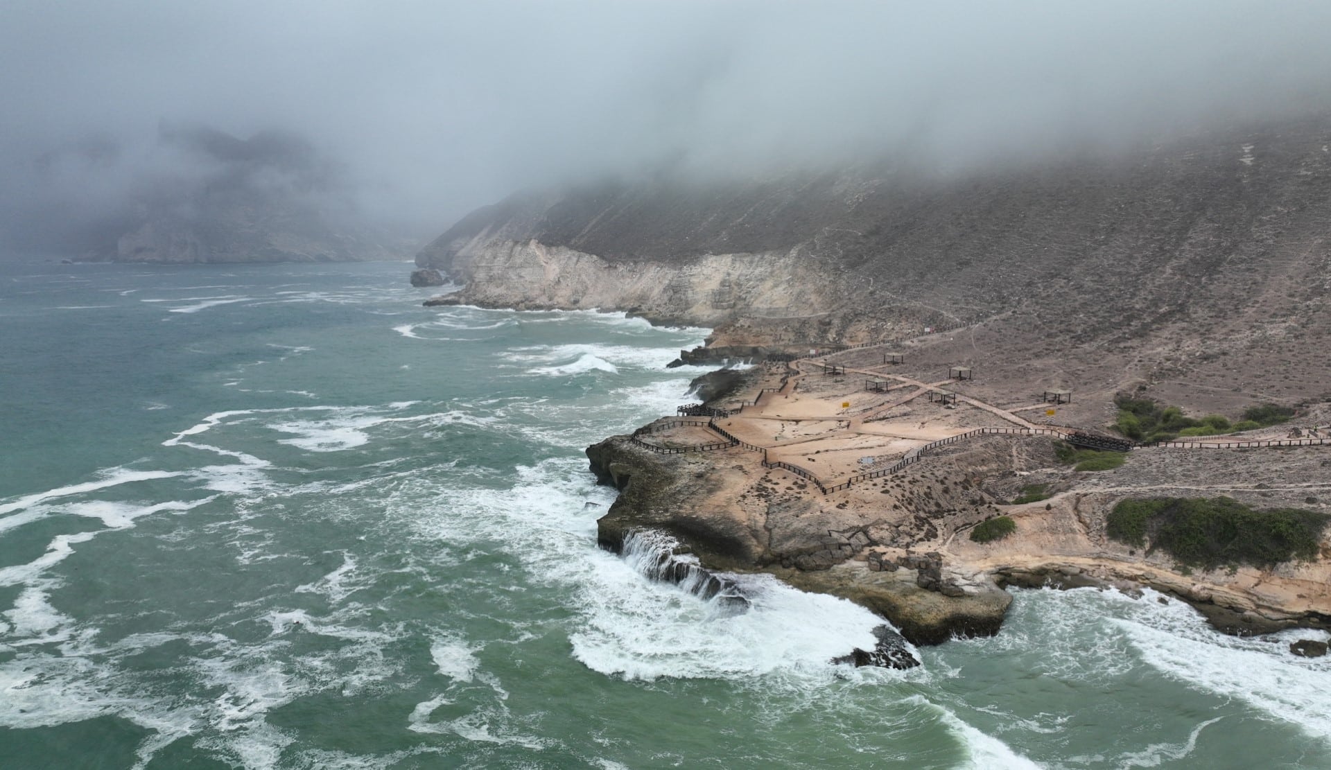 إذا كنت تبحث عن الأجواء الغائمة والممطرة، فخريف ظفار سيبدأ غدًا