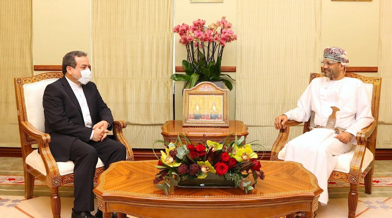 وزير الخارجية يستقبل مسؤولا إيرانيا