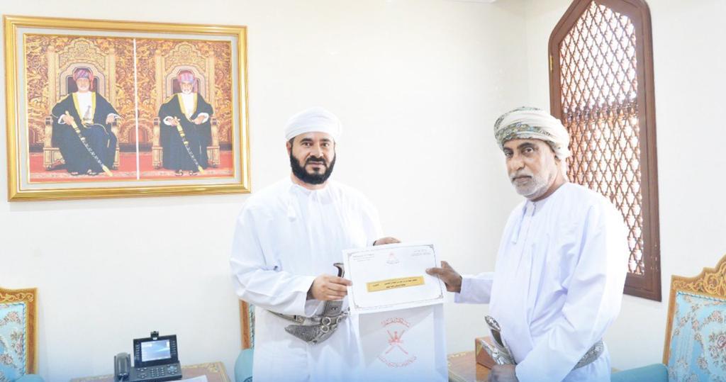 وزير الأوقاف يكرّم مواطنًا