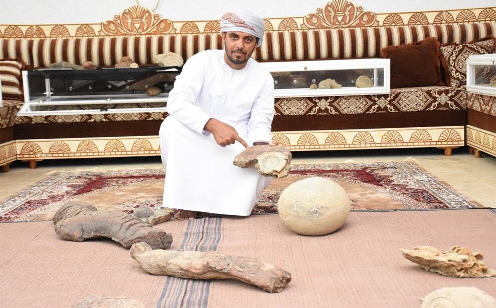 عماني يجمع أكثر من 3000 قطعة جيولوجية