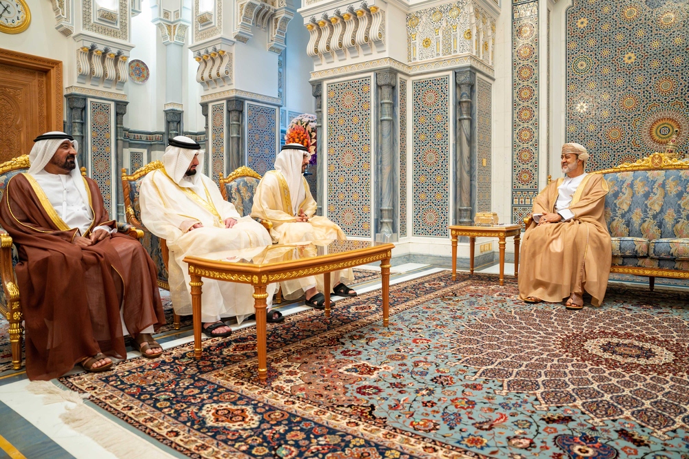 بالصور: جلالة السُّلطان يستقبل ولي عهد دبي