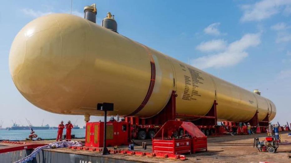 ميناء الدقم يستقبل شحنات تعد الأطول والأثقل