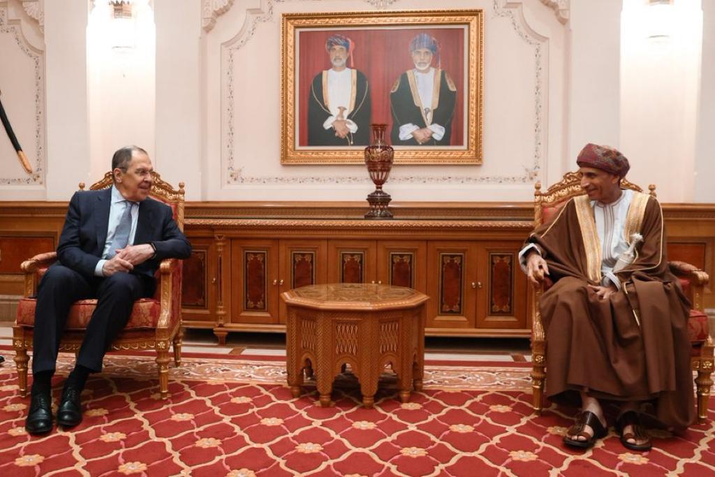 فهد بن محمود يستقبل سيرجي لافروف