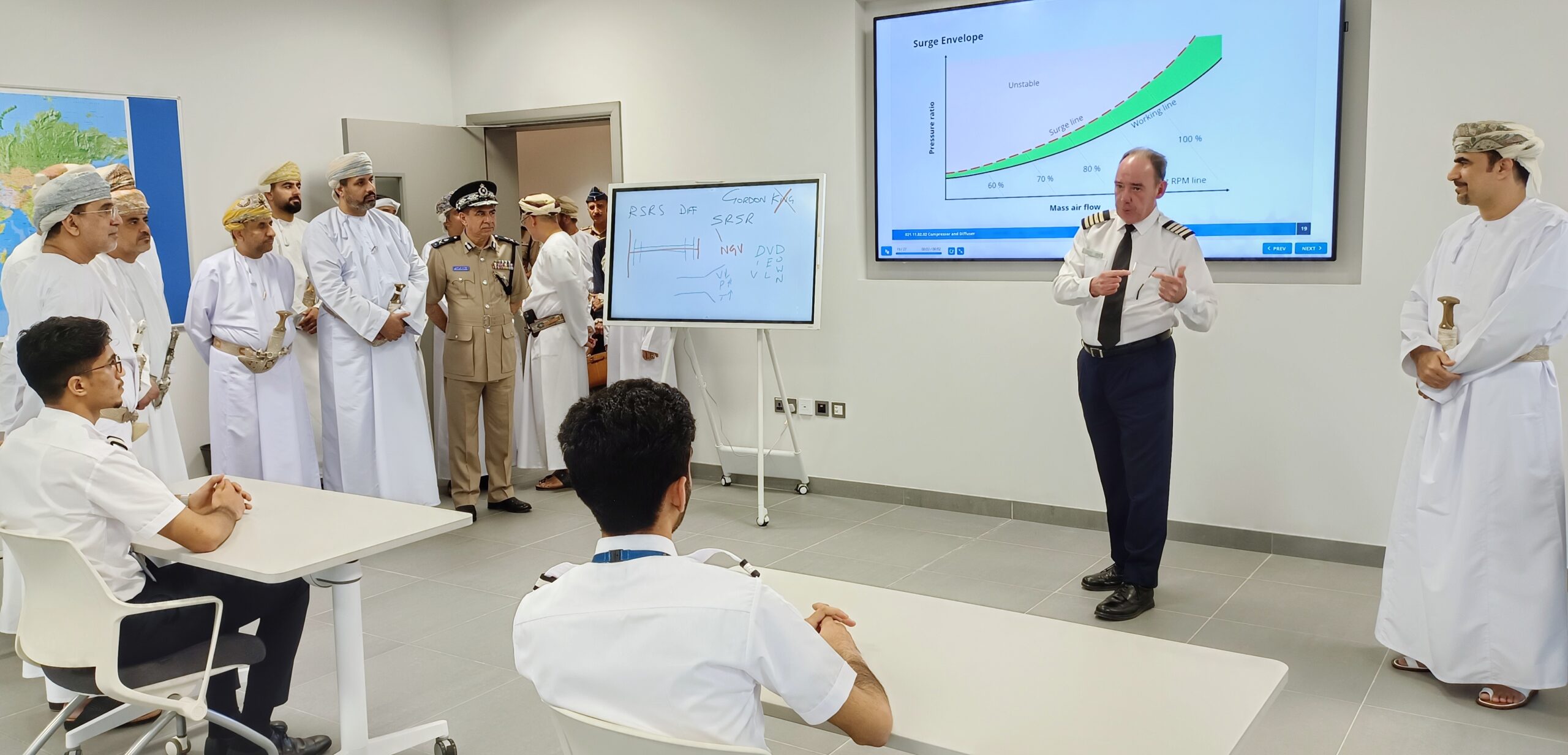 افتتاح أول أكاديمية للطيران المدني في صحار