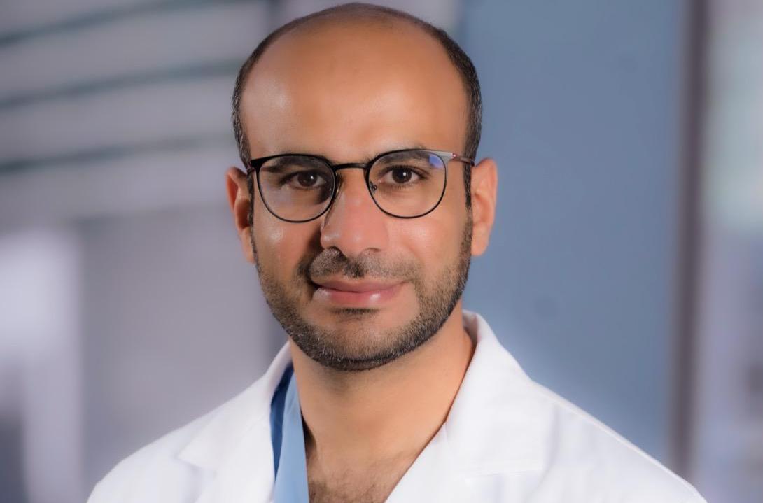 طبيب عماني يحصد جائزة من جمعية عالمية عريقة