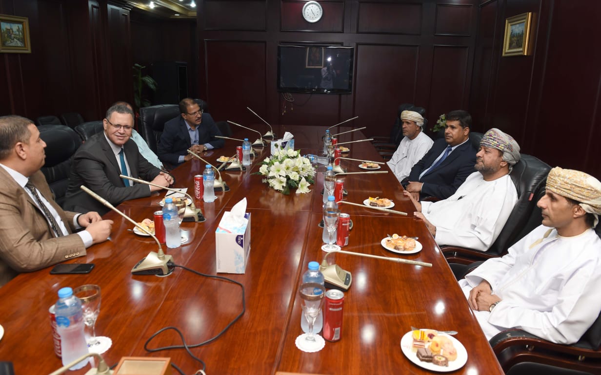 رئيس “الصحفيين العمانية” يبحث آفاق تدريب الصحفيين العُمانيين في مؤسسات مصرية