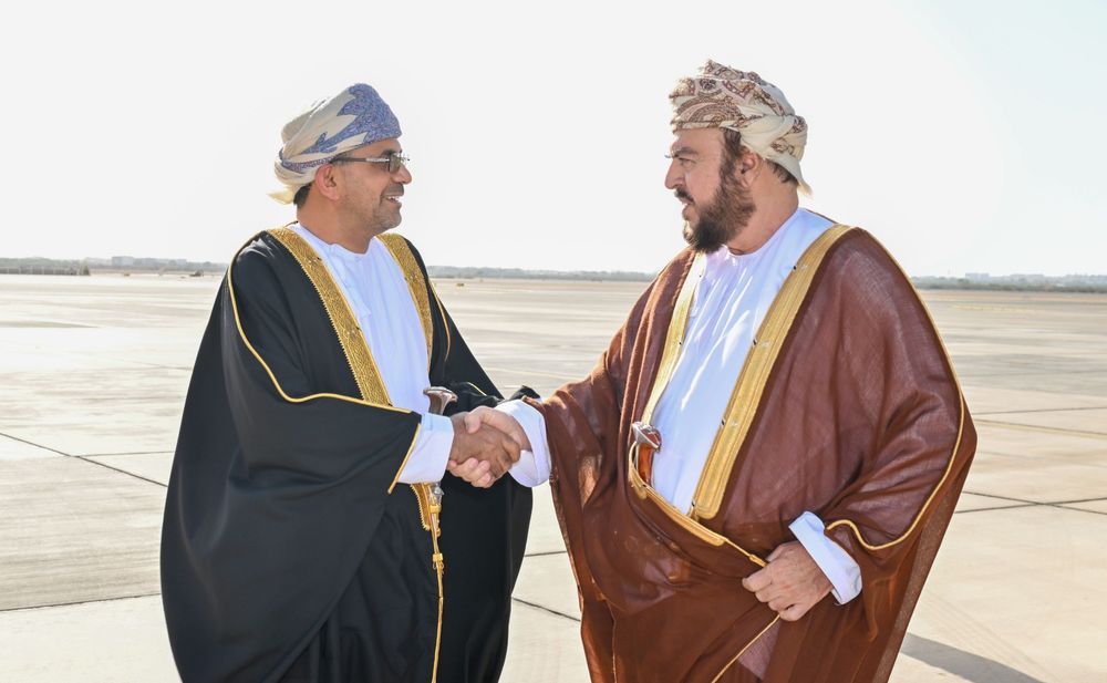 سمو السيد أسعد بن طارق يعود إلى البلاد