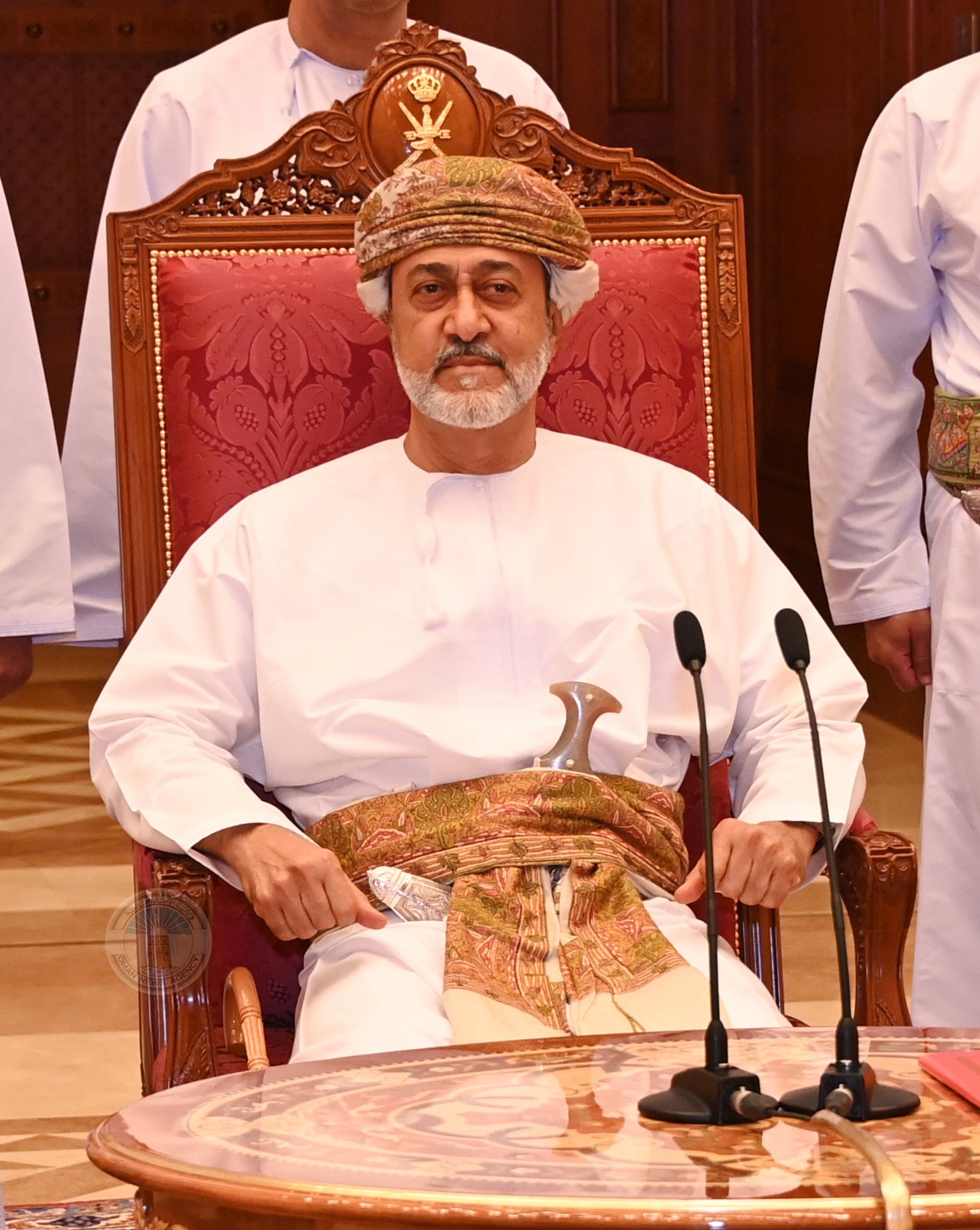 جلالة السلطان يلتقي بشيوخ محافظتي الداخلية والوسطى