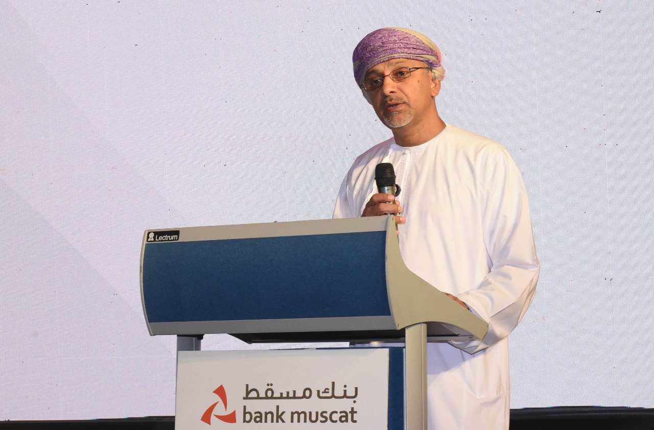 بنك مسقط يلتقي بزبائنه في ولاية الدقم للتعريف بالمزايا والعروض الحصرية