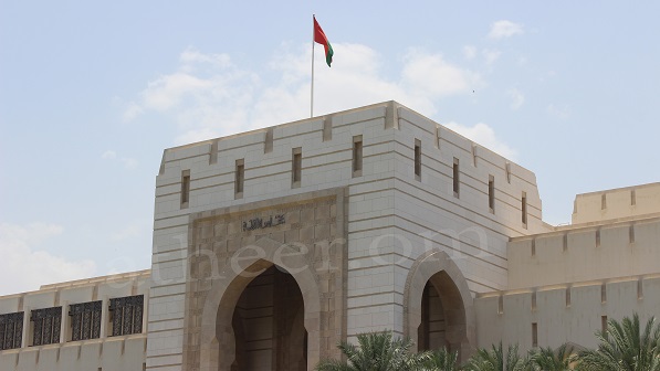 قريبًا: رفع مشروعي “قانــون العمل” و “قانــون الحماية الاجتماعية ” لجلالة السلطان