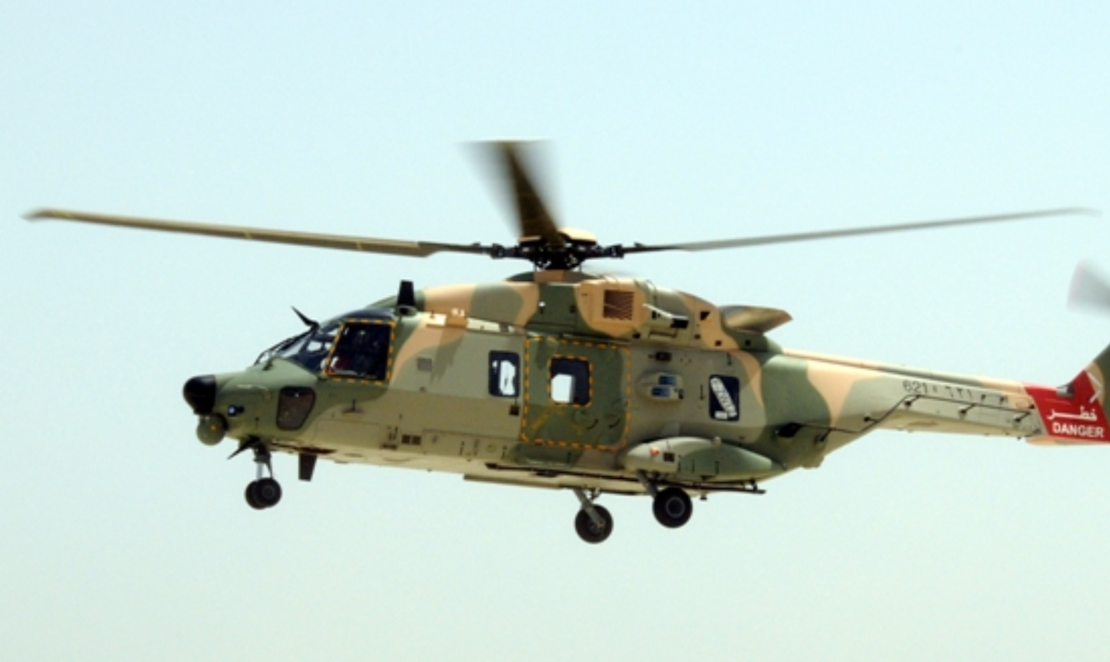 تسرب للوقود من سفينة دولية وإنقاذ 12 شخصا