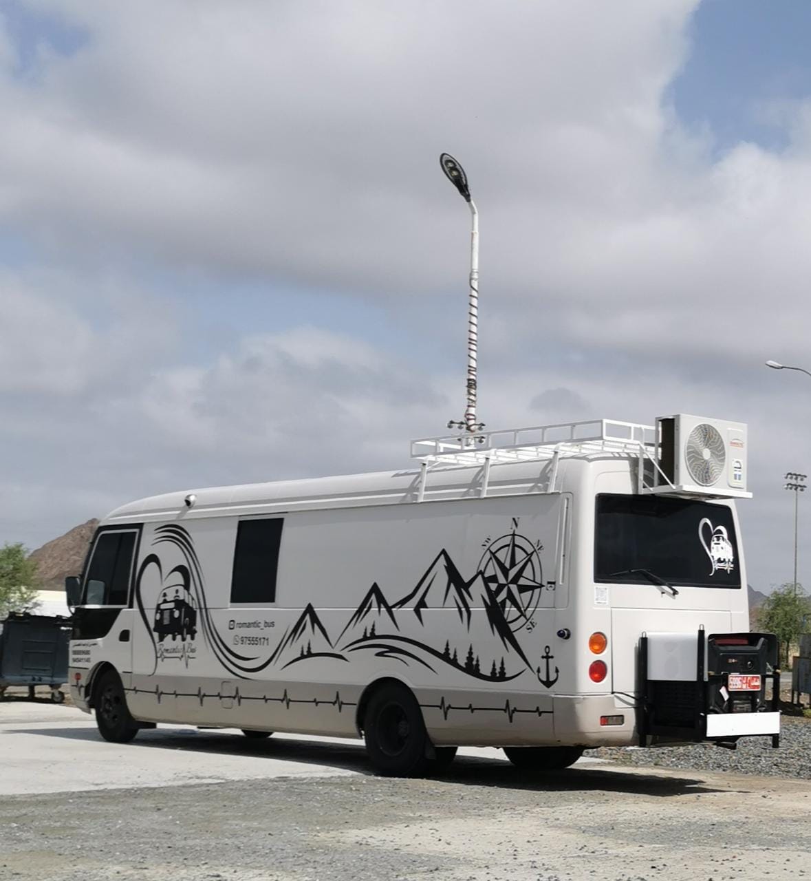 “الباص الرومنسي” مشروع لشابين عمانيين، فما هو؟