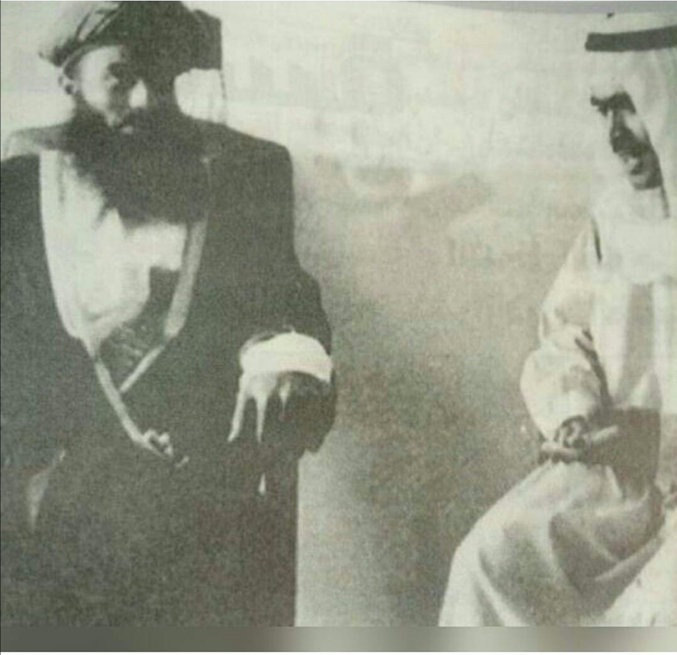 تضمّن 14 سؤالًا واستدراكًا واحدًا: تعرّف على تفاصيل حوار صحفي قِيل بأنه الأول للسلطان قابوس