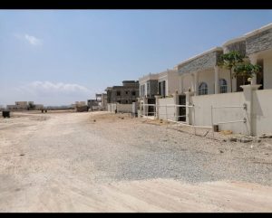 د. عبدالله باحجاج يكتب: الماء بالتناكر.. خيارات المواطن الصعبة.. والمنطقة السكنية في قلب صلالة