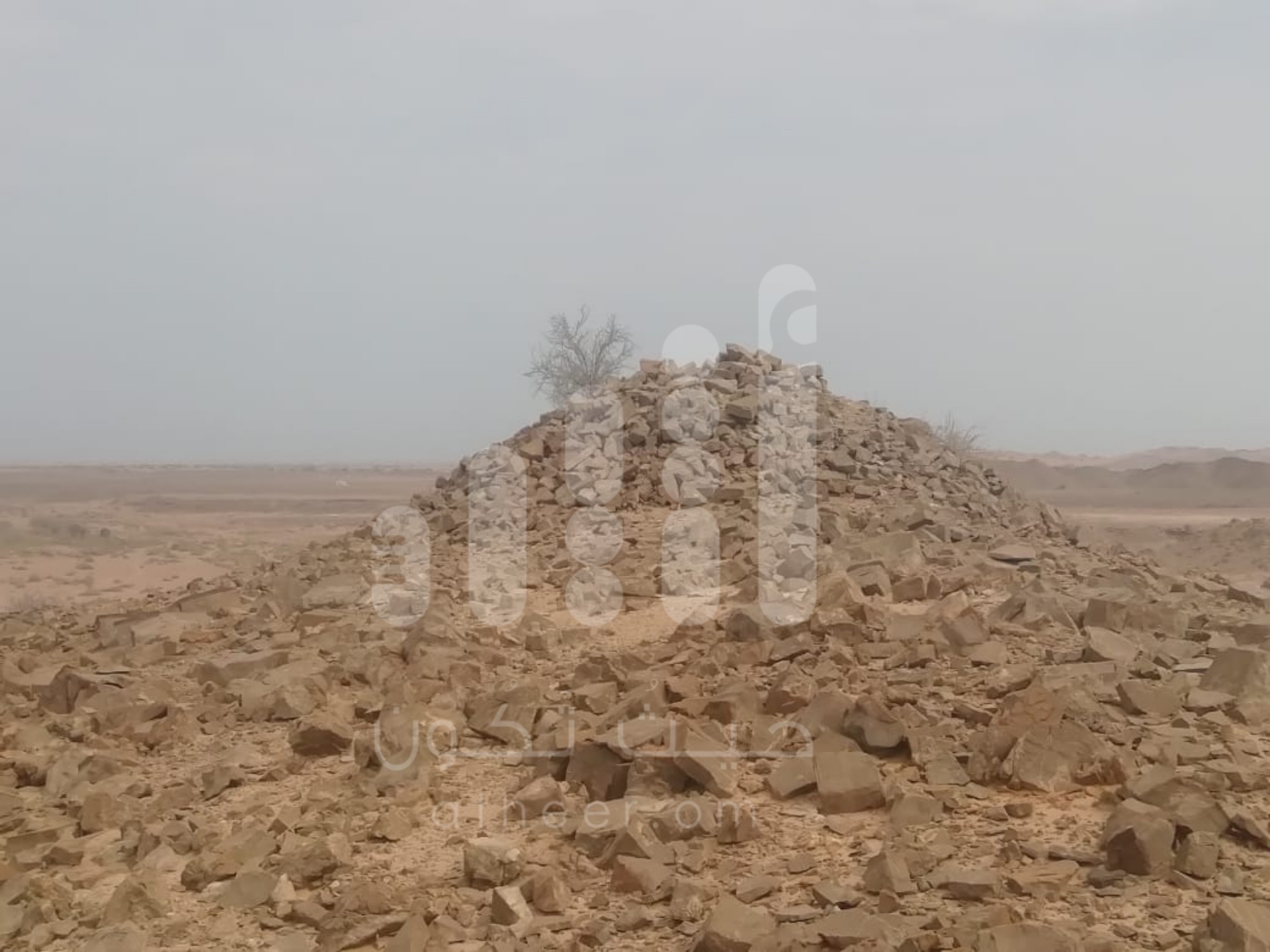 بالصور: مقابر في السلطنة لأناسٍ قيل بأنهم “خُسِف بهم”..وللعلم رأيٌ آخر