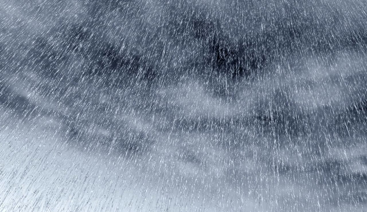 استمرار هطول الأمطار الغزيرة والهيئة تصدر التنبيه الخامس