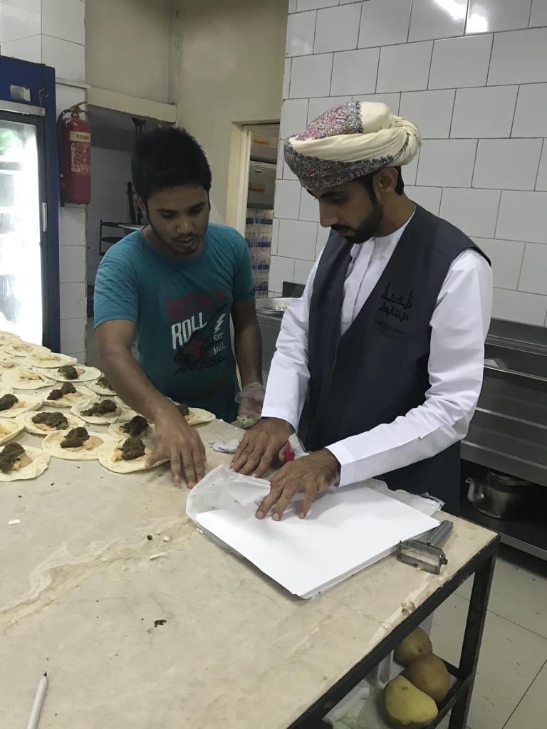 بالصور: إتلاف أغذية معدة لمقاصف مدرسية