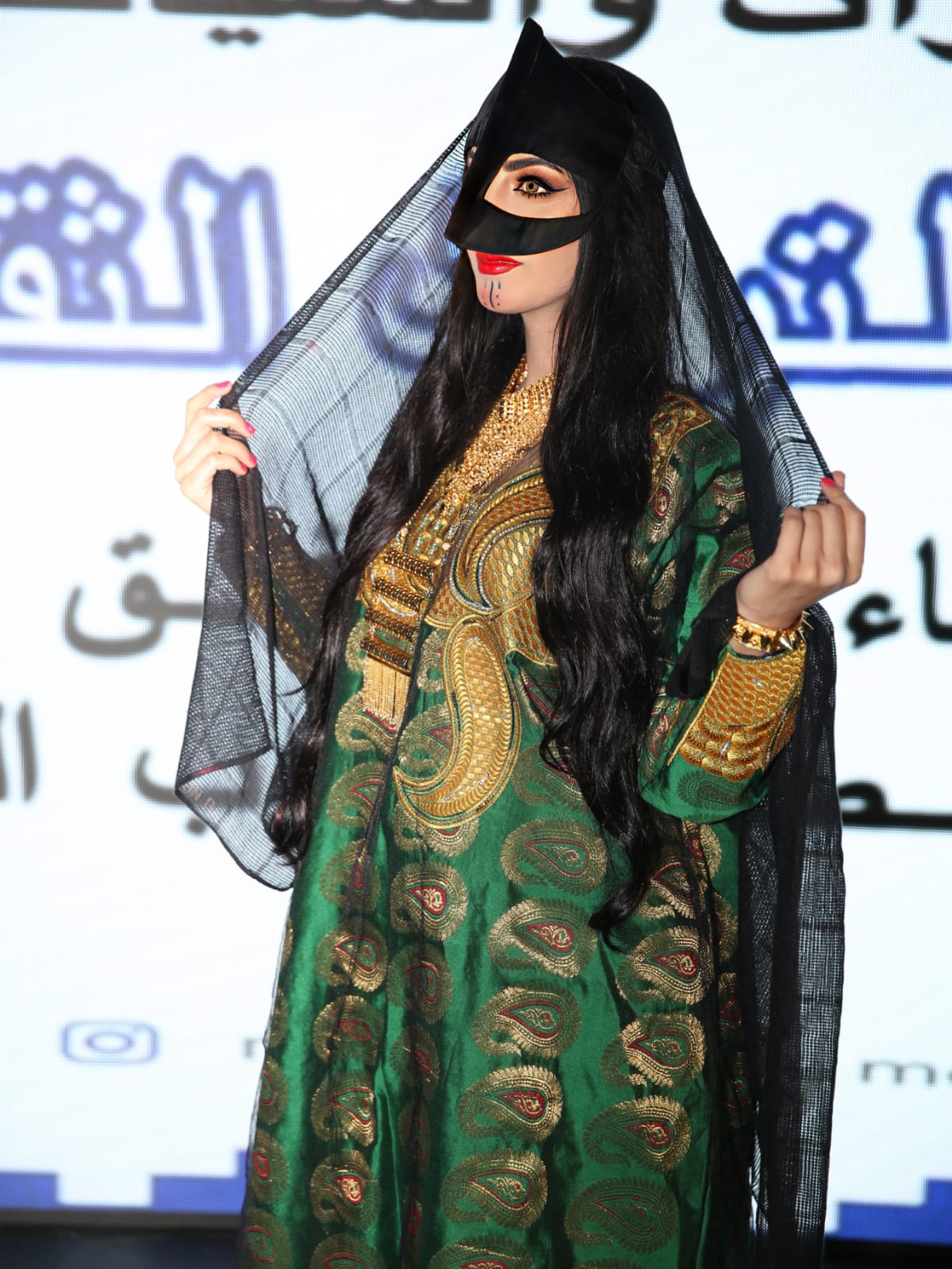 ذكرى الحجريّة لـ “أثير”: إقبال كبير للأجيال الجديدة على الأزياء التقليدية العمانية