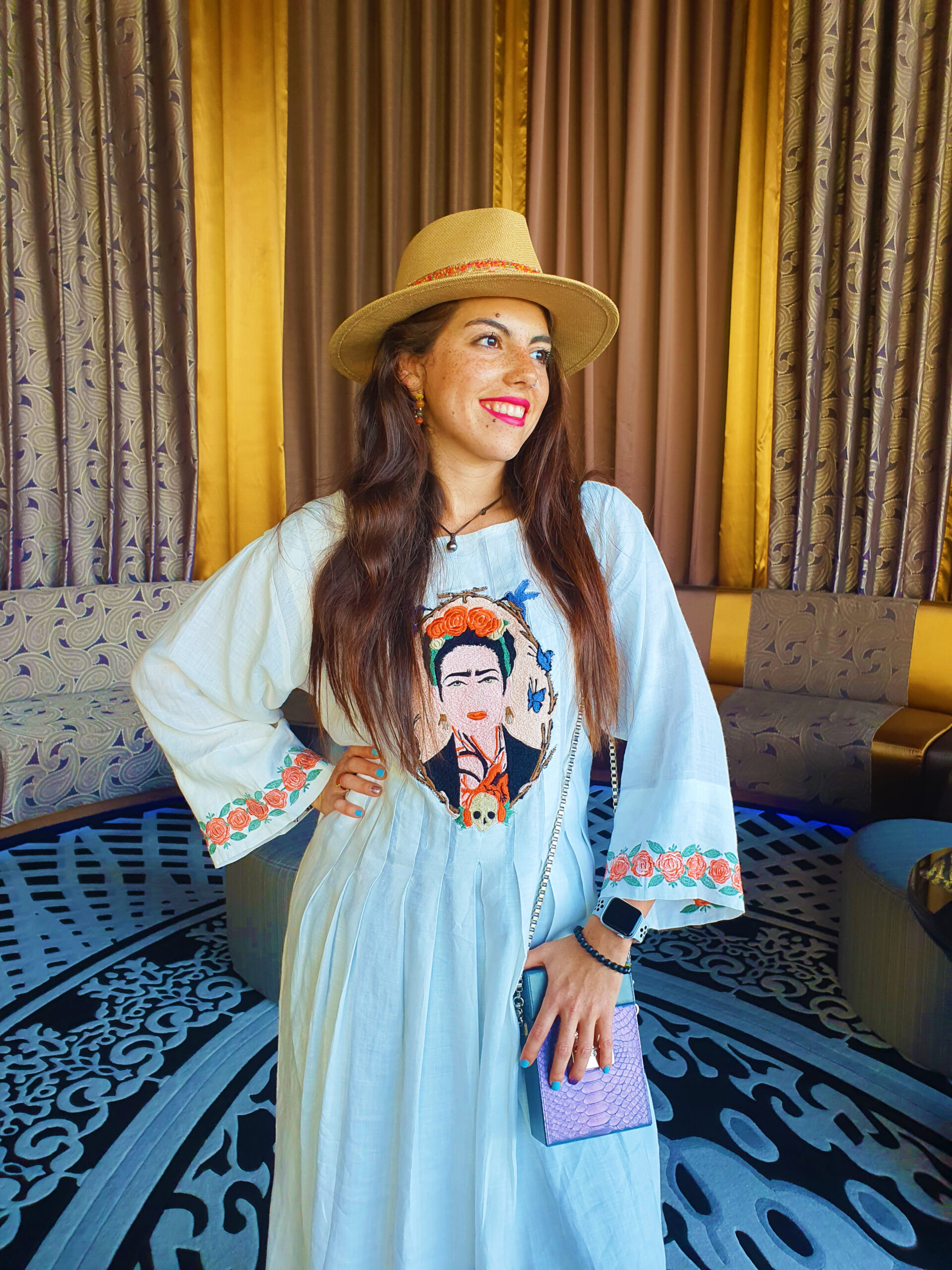 أكثر من 20 مصممًا وفنانًا عمانيًا يعرضون إبداعاتهم