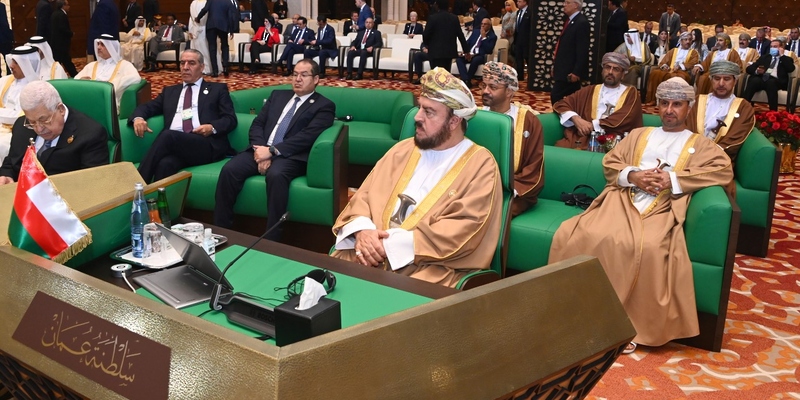 سمو السيد أسعد يترأس الوفد العماني فيها: القمة العربية تتواصل