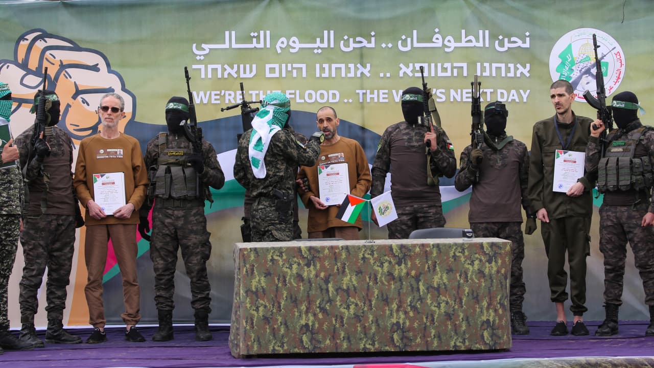 لماذا أوقف القسام تسليم الرهائن الإسرائيليين في صفقة التبادل؟