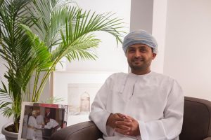 أول عربي: عُماني يحقق إنجازًا في قائمة أفضل 40 شخصية لمجلة أمريكية عريقة