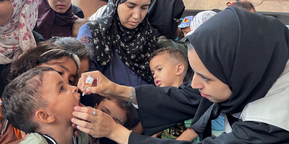 رغم العدوان: تطعيم أكثر من 440 ألف طفل فلسطيني بلقاح شلل الأطفال
