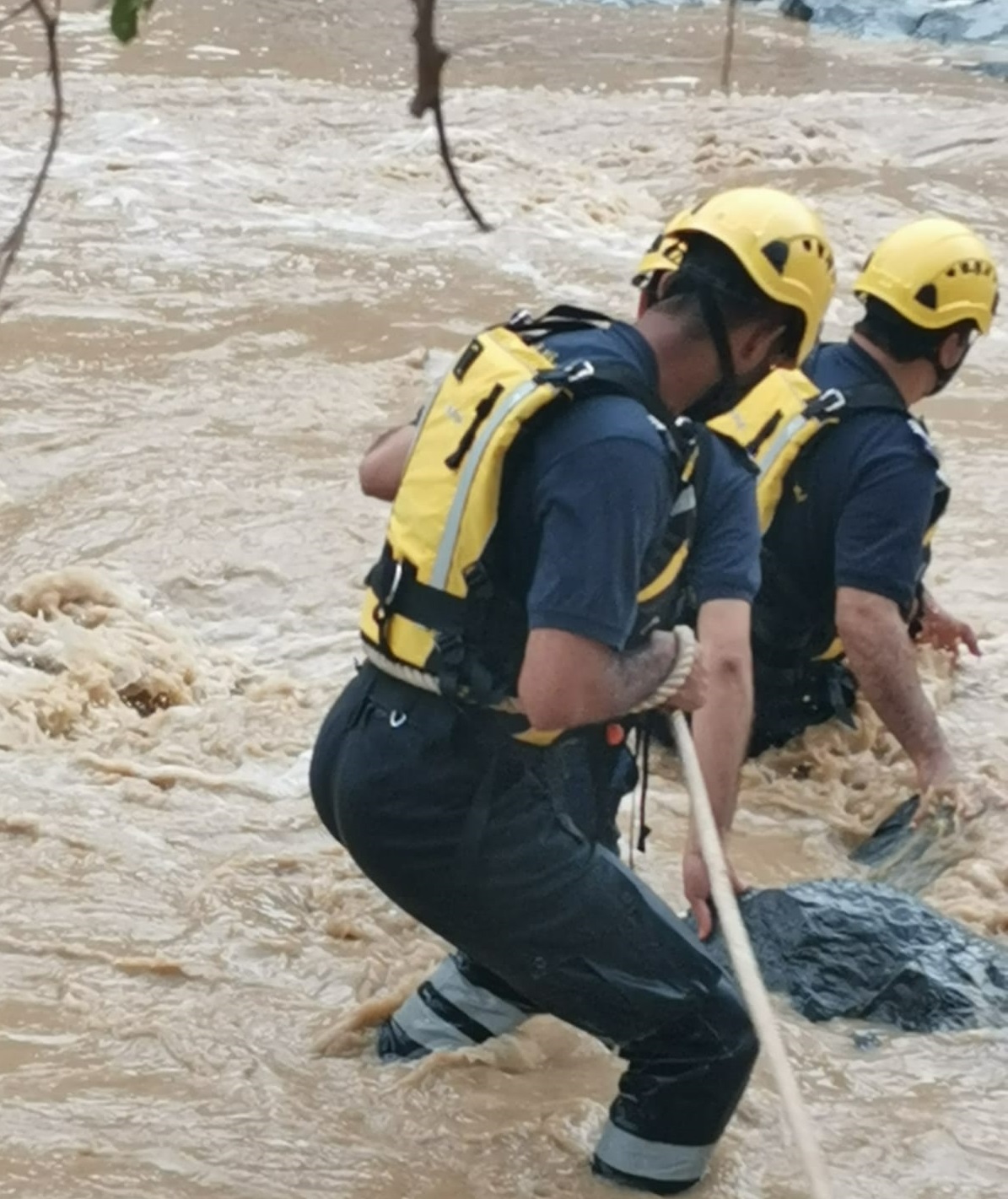 مُساءلة وإجراءات قانونية تنتظر من يتعمّد الوقوف على المنحدرات والمرتفعات الشاهقة