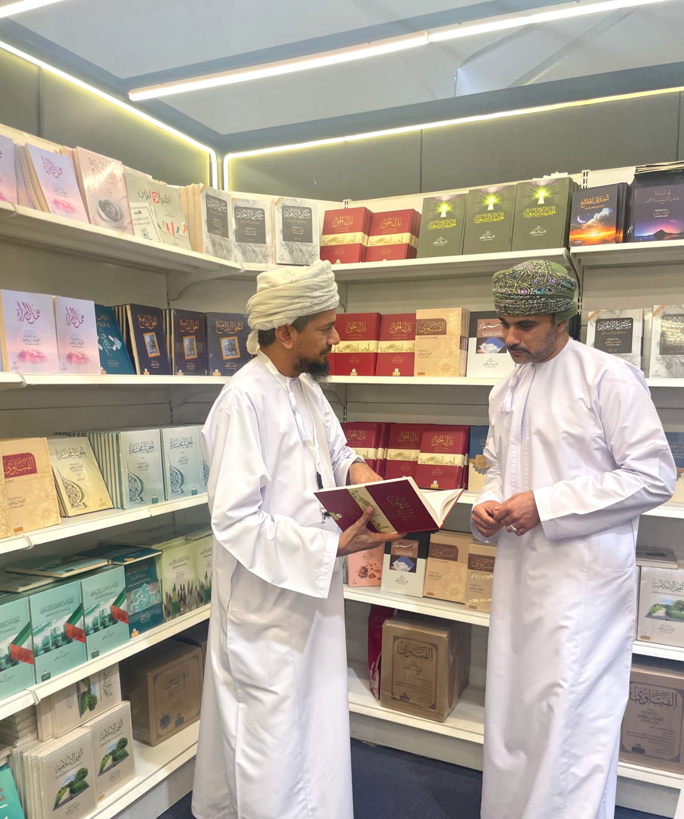 4 مؤلفات لسماحة الشيخ الخليلي تستقطب الزائرين في معرض الرياض الدولي للكتاب