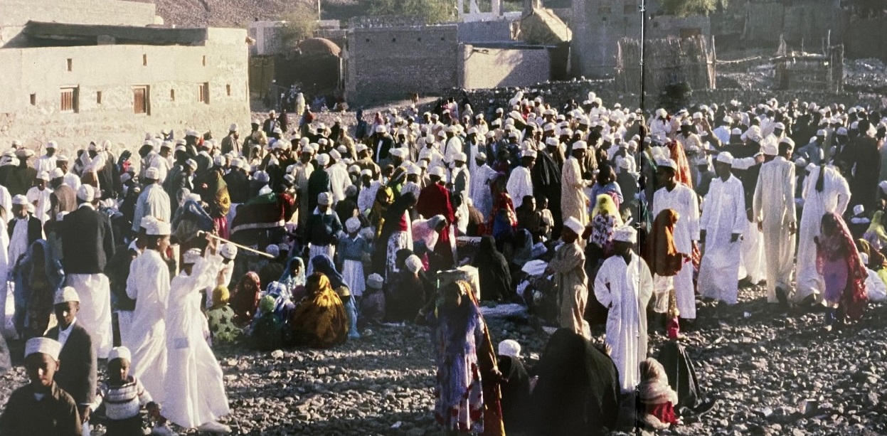 بالصور: كيف كان أهالي مسقط ومطرح يحتفلون بالعيد قبل 1970؟