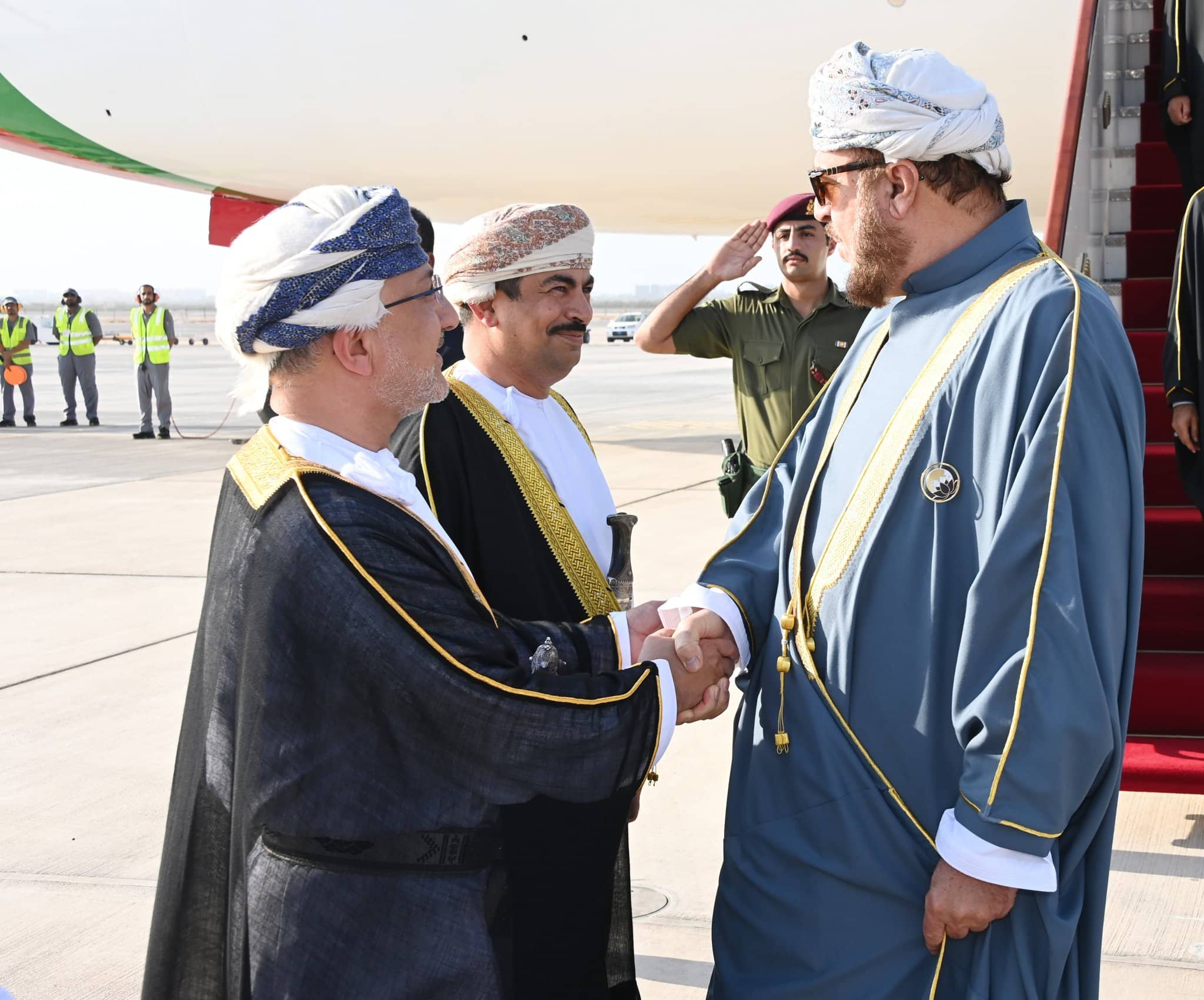 سمو السيد أسعد يعود للبلاد