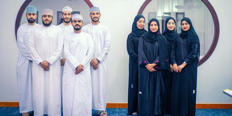 طلبة عمانيين يحصدون المركز الثالث في مسابقة عالمية