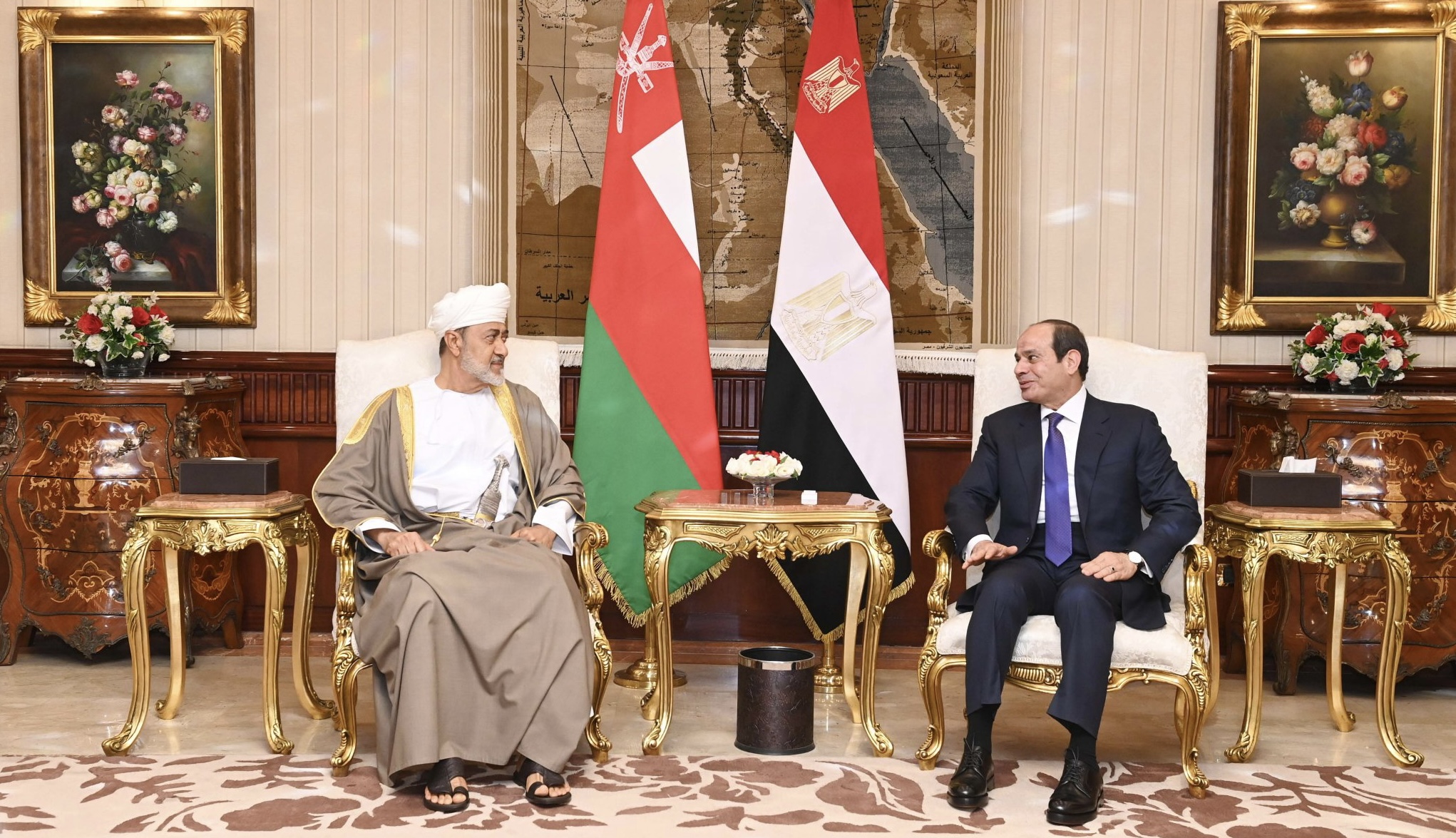 جلالة السلطان والرئيس المصري يعقدان جلسة مباحثات رسمية