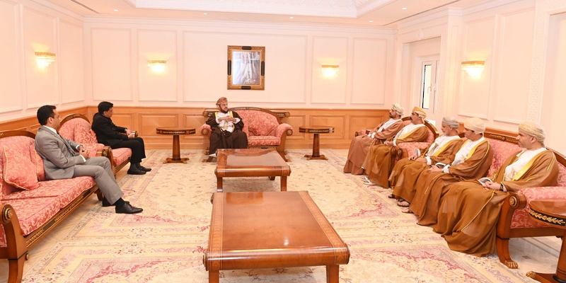 سمو السيد أسعد يبحث مع وزير التجارة الهندي مجالات التعاون