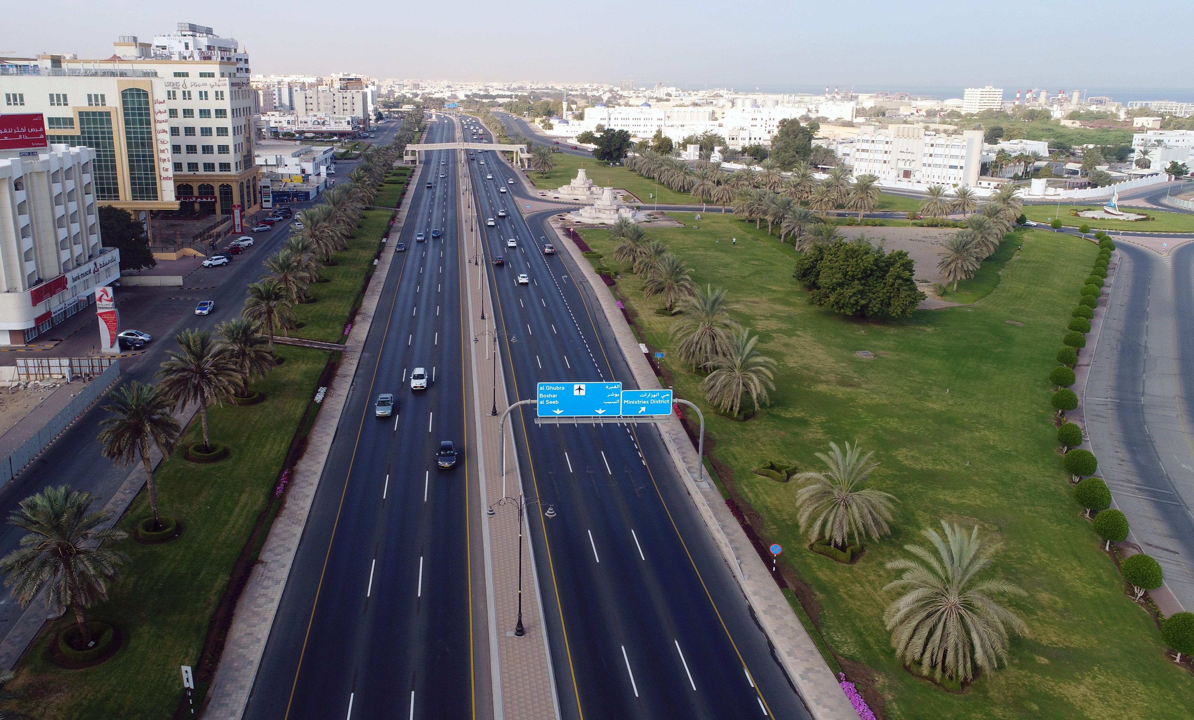بانخفاض ملحوظ: إحصائية جديدة تكشف عدد العاملين الوافدين في القطاع الحكومي