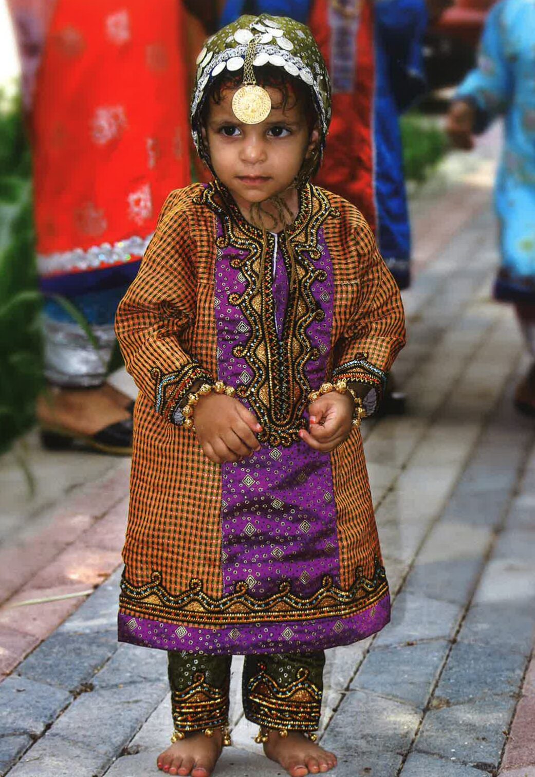 بالصور: تنوع زاهٍ بين أنماط الزي النسائي للمرأة العمانية