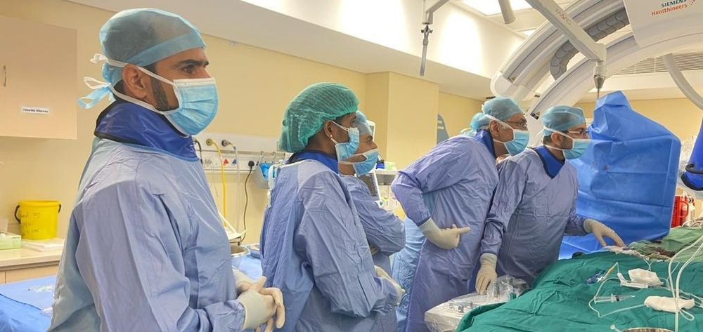 إجراء عملية حرجة لطفلة في صحار