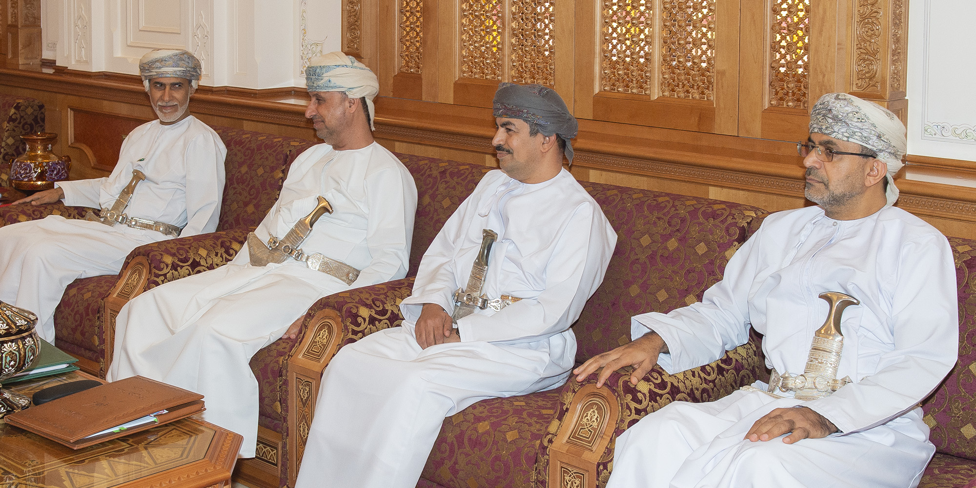 سمو السيد فهد يستقبل أعضاء من مجلس الشورى