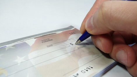 القانون الجديد اختلف مع الملغي: تعرّف على أحكام جرائم الشيكات في قانون الجزاء العماني