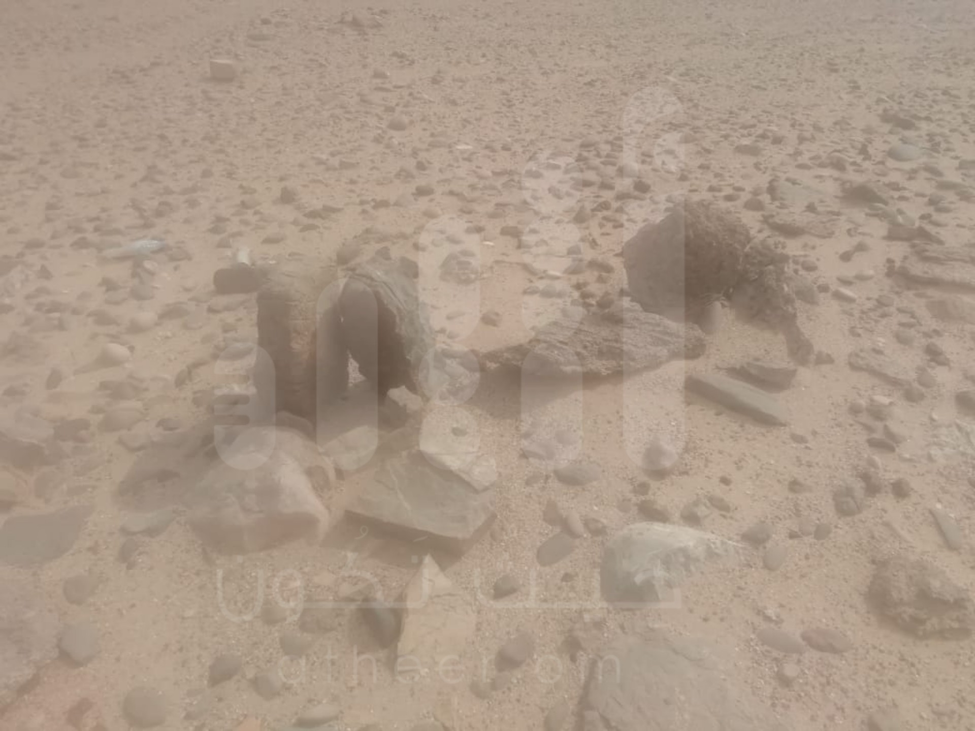 بالصور: مقابر في السلطنة لأناسٍ قيل بأنهم “خُسِف بهم”..وللعلم رأيٌ آخر