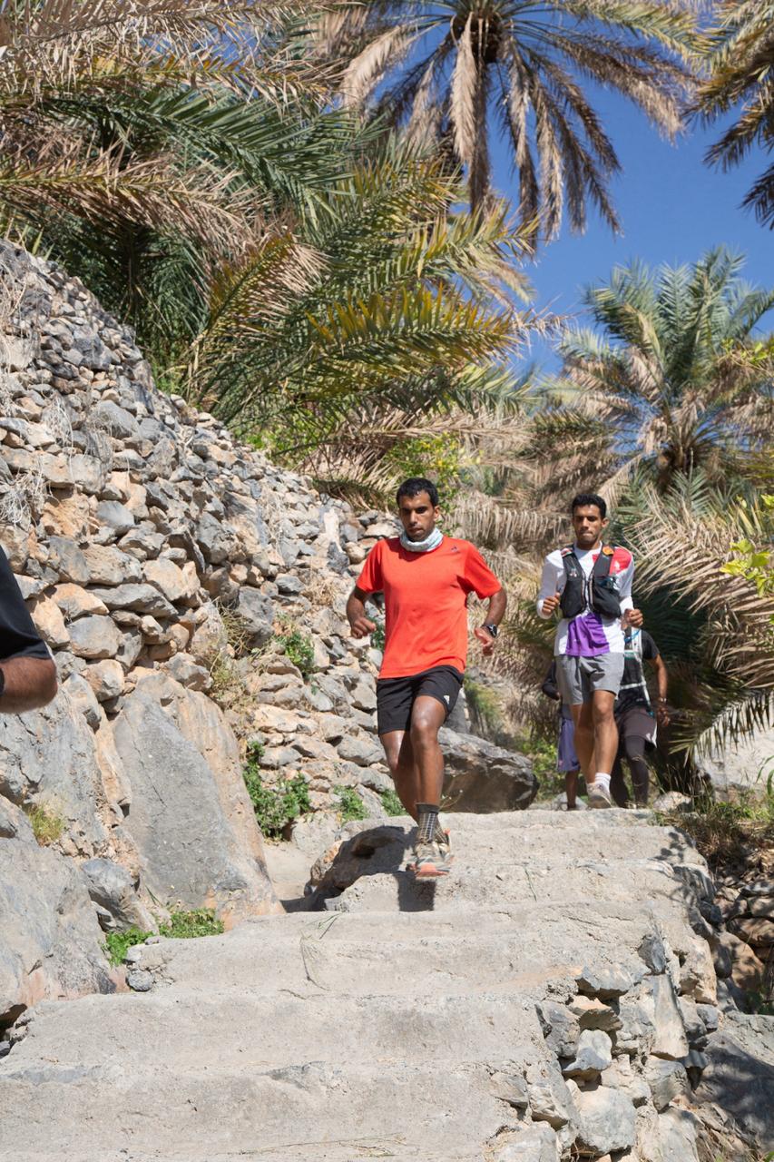 عداء عماني يقطع 150 كم في 30 ساعة