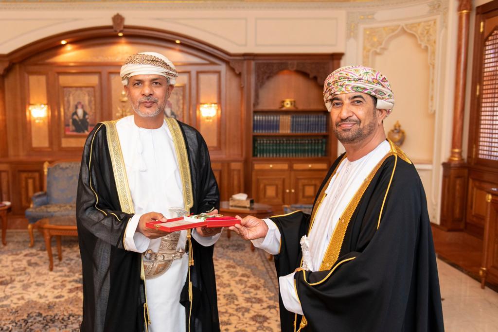 جلالة السلطان يمنح عددًا من الأوسمة