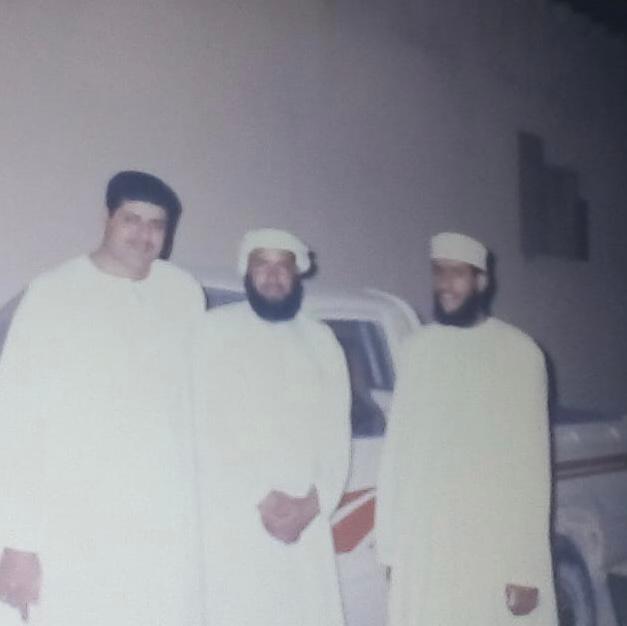 التقاه بعد مضي 30 عامًا: عُماني يصف لقاءه بأستاذه الذي حببه في الرياضيات حتى أصبح معلمًا لها