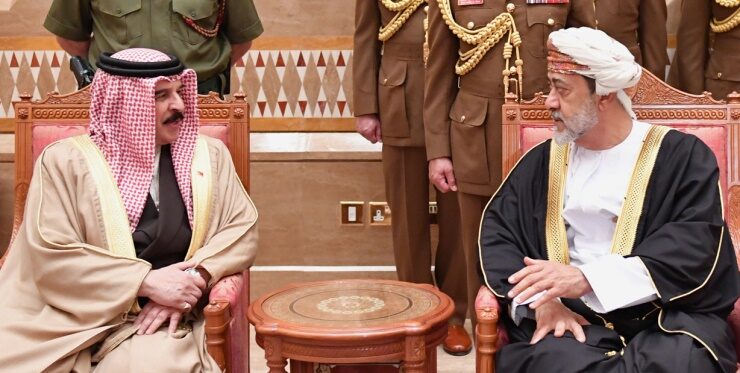 محمد العرادي يكتب: ماذا بعد زيارة جلالة السلطان لمملكة البحرين؟