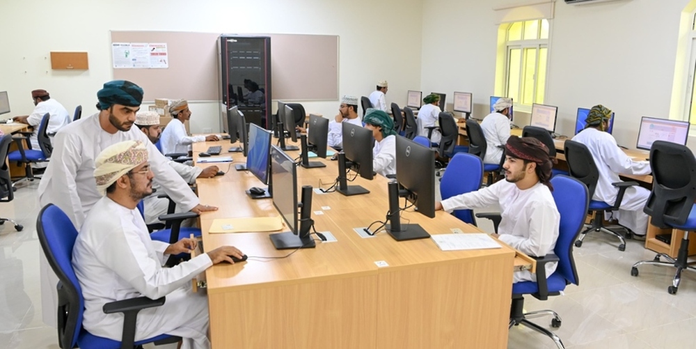 بعد التوجيهات السامية: وزارة العمل توضح تفاصيل عدد الوظائف وتوزيعها